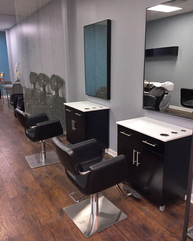 Salon booths ready to be rented at Salon Z